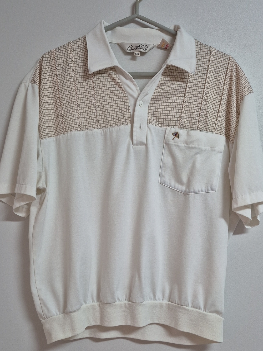 Men's Vintage White Short-Sleeve Polo with Textured Beige Yoke